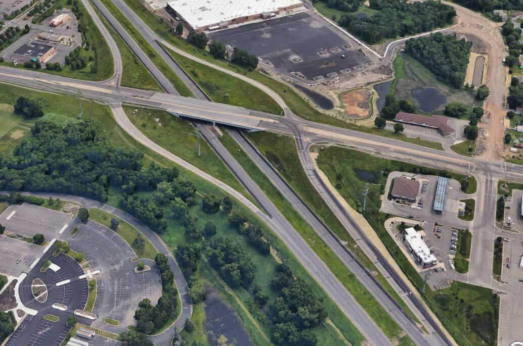 Aerial view of a standard interchange with on- and off-ramps.