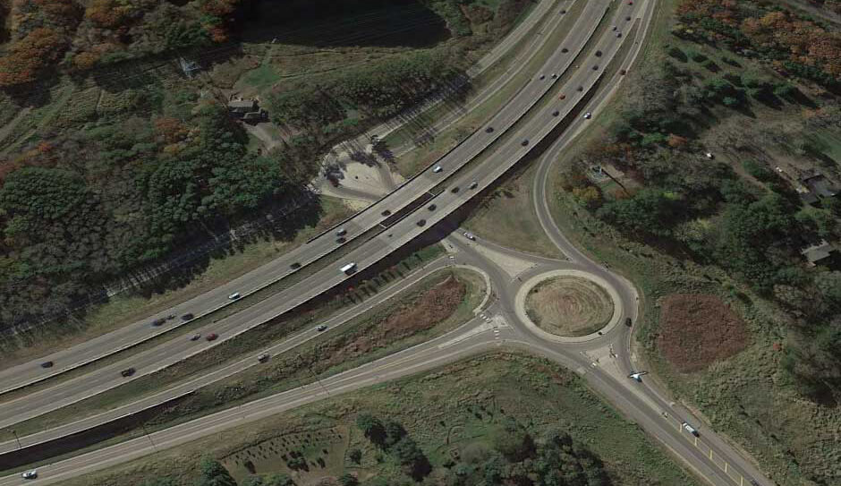 Aerial view of a roundabout as part of the on- and off-ramps.